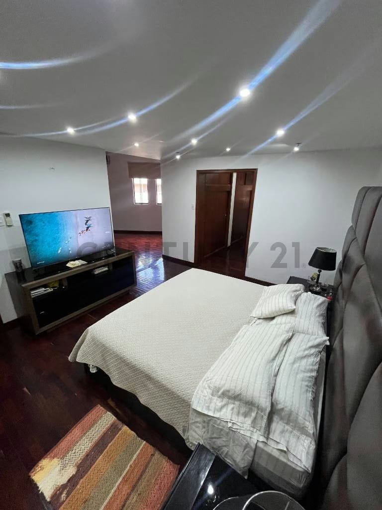 Casa en Venta Prados del este Con piscina, calle cerrada TC - 6