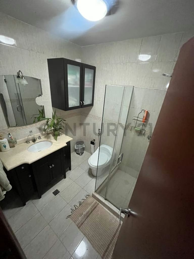 Casa en Venta Prados del este Con piscina, calle cerrada TC - 8