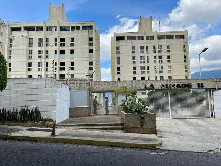 Apartamento (1 Nivel) en Venta en Los Samanes, Distrito Metropolitano - 2