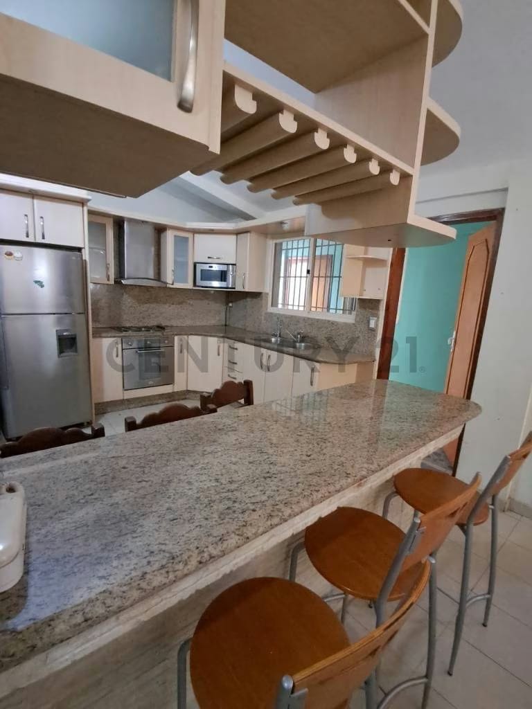Alquiler de amplia Casa en Urb, Cantarrana-Anaco - 14
