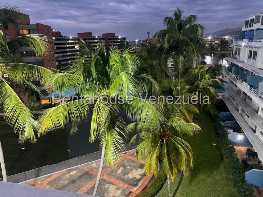 Apartamento (1 Nivel) en Alquiler en Av Americo Vespucio, Anzoategui - 18