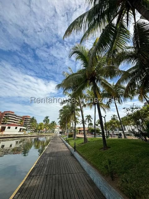 Apartamento (1 Nivel) en Alquiler en Av Americo Vespucio, Anzoategui - 4