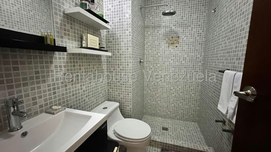 Apartamento (Planta Baja) en Venta en La Tahona, Distrito Metropolitano - 25