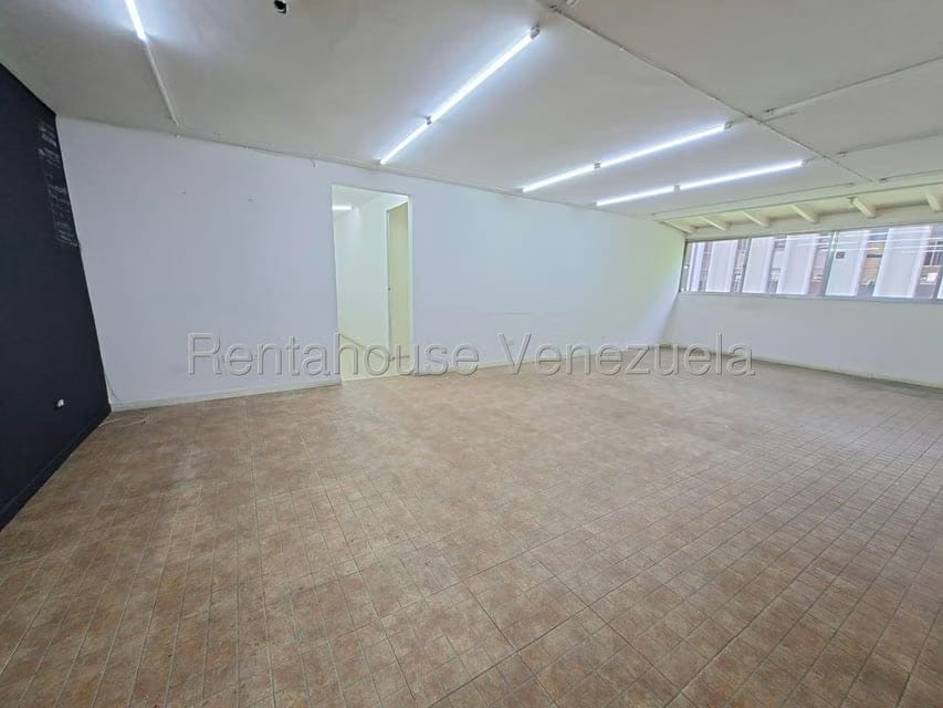 Comercial (Oficina) en Alquiler en Los Palos Grandes, Distrito Metropolitano - 12