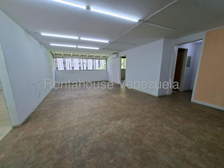 Comercial (Oficina) en Alquiler en Los Palos Grandes, Distrito Metropolitano - 13