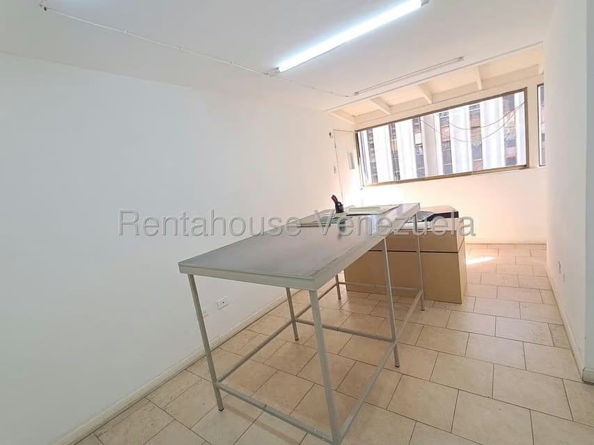 Comercial (Oficina) en Alquiler en Los Palos Grandes, Distrito Metropolitano - 14