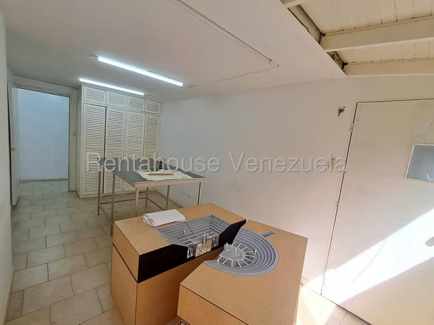 Comercial (Oficina) en Alquiler en Los Palos Grandes, Distrito Metropolitano - 16