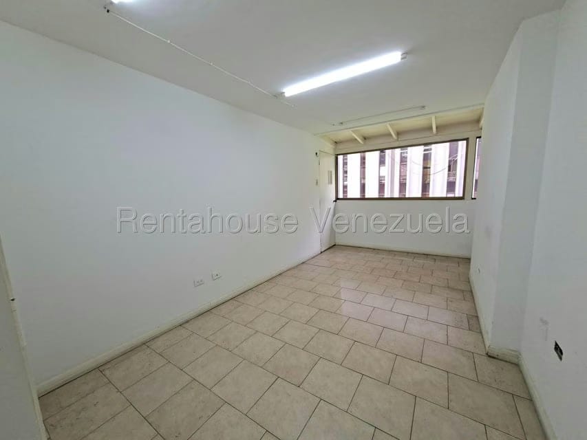 Comercial (Oficina) en Alquiler en Los Palos Grandes, Distrito Metropolitano - 17