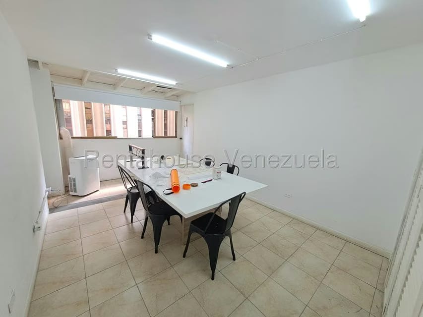 Comercial (Oficina) en Alquiler en Los Palos Grandes, Distrito Metropolitano - 18