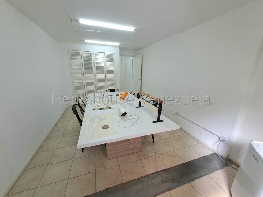 Comercial (Oficina) en Alquiler en Los Palos Grandes, Distrito Metropolitano - 19