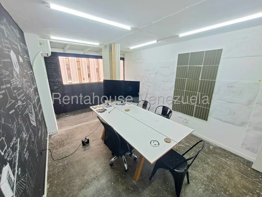 Comercial (Oficina) en Alquiler en Los Palos Grandes, Distrito Metropolitano - 22