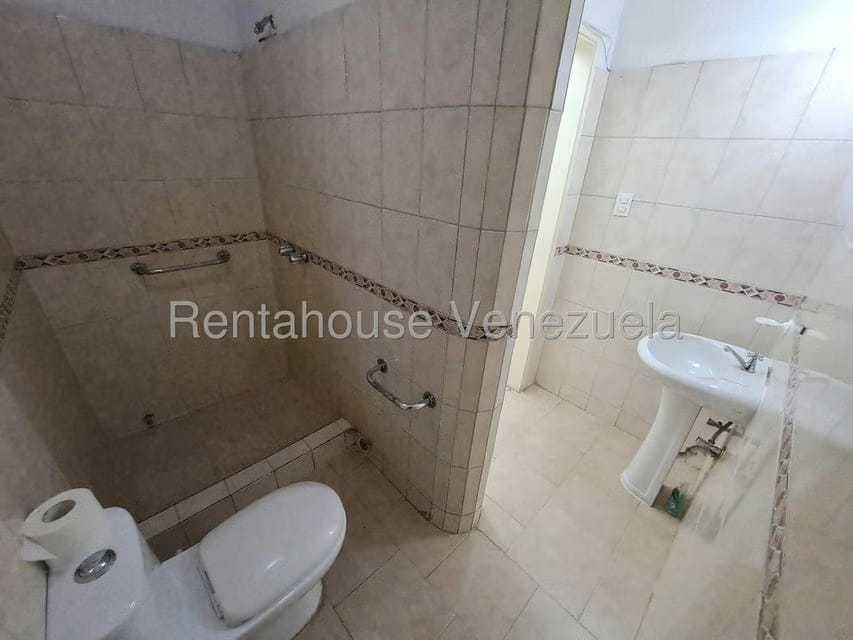 Comercial (Oficina) en Alquiler en Los Palos Grandes, Distrito Metropolitano - 26