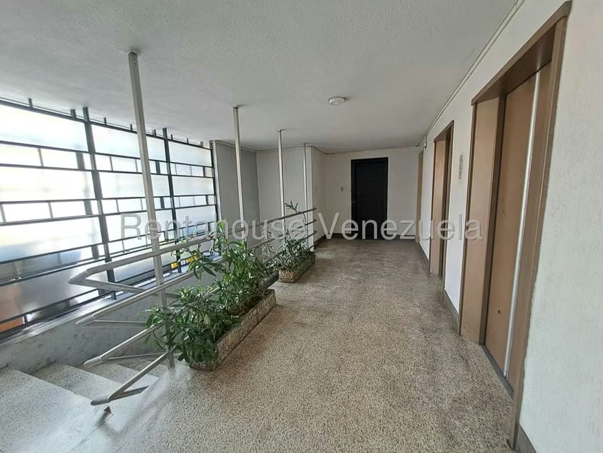 Comercial (Oficina) en Alquiler en Los Palos Grandes, Distrito Metropolitano - 4