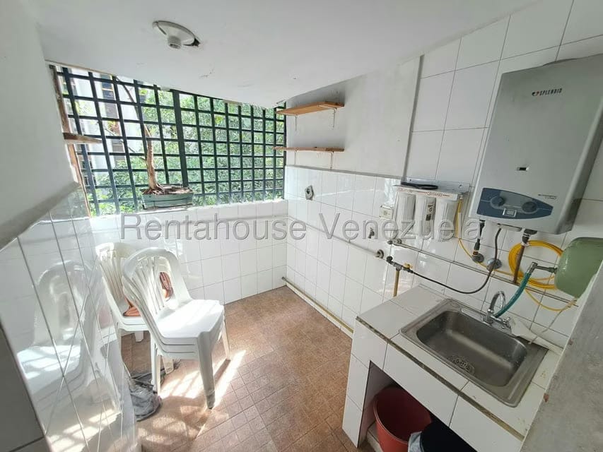 Comercial (Oficina) en Alquiler en Los Palos Grandes, Distrito Metropolitano - 32