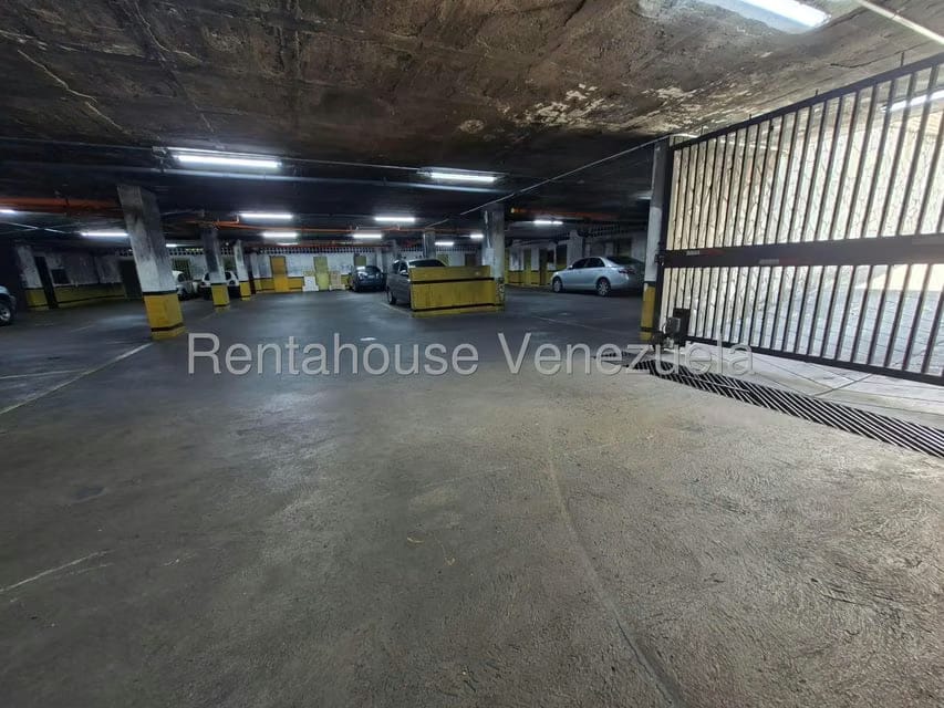 Comercial (Oficina) en Alquiler en Los Palos Grandes, Distrito Metropolitano - 35
