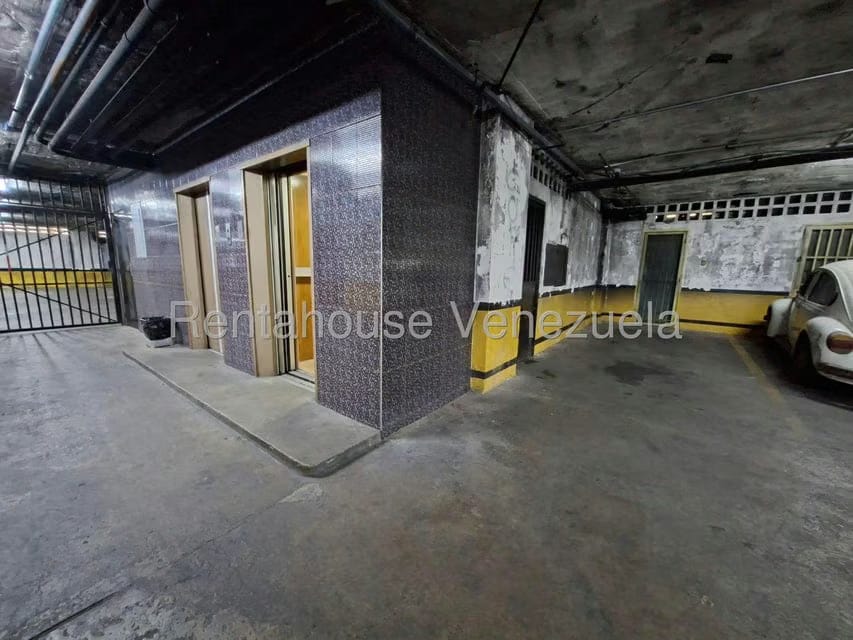 Comercial (Oficina) en Alquiler en Los Palos Grandes, Distrito Metropolitano - 36