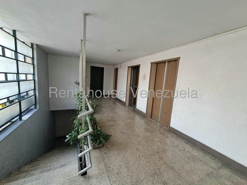 Comercial (Oficina) en Alquiler en Los Palos Grandes, Distrito Metropolitano - 5