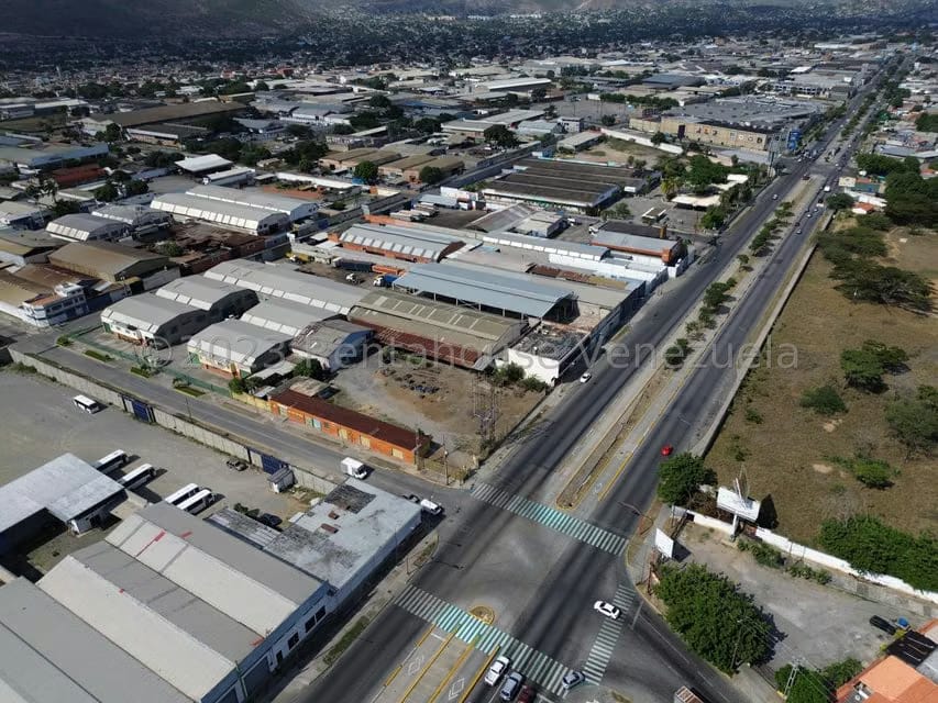 Comercial (Local Comercial) en Venta en Zona Industrial 1, Lara - 33
