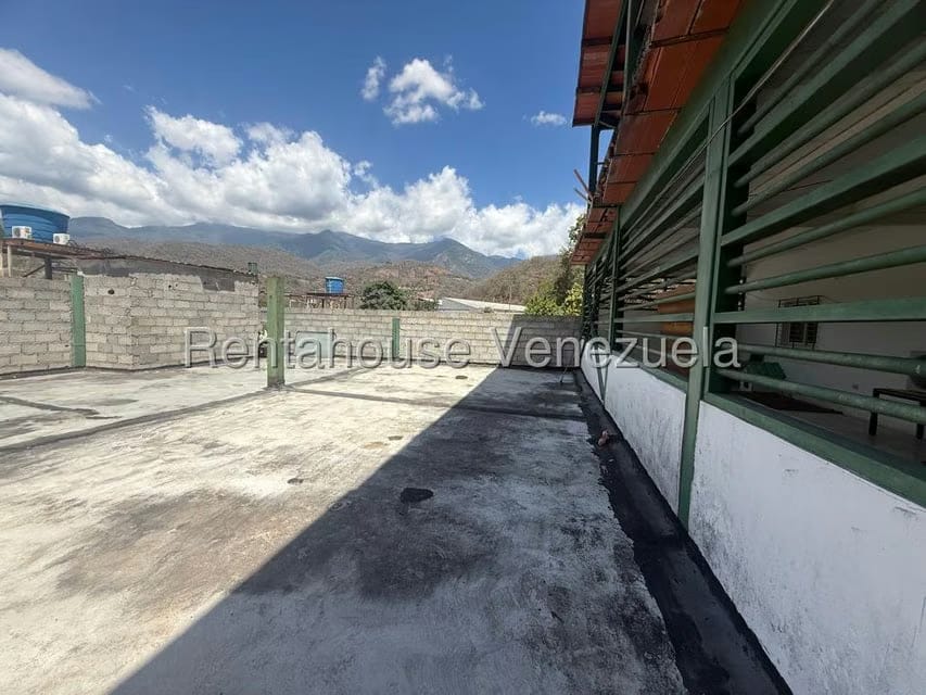 Comercial (Galpon - Deposito) en Venta en Mampote, Miranda - 28