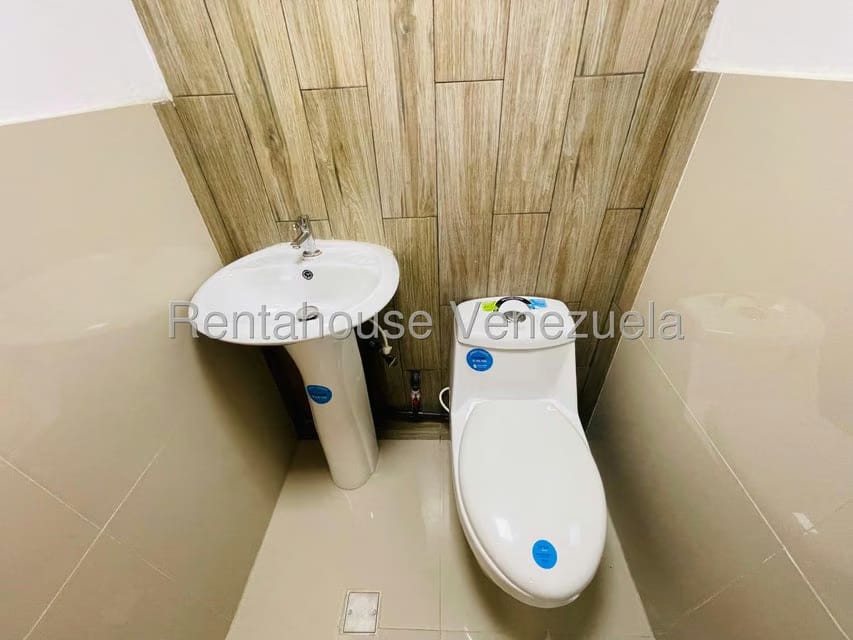 Comercial (Local Comercial) en Venta en La Trinidad, Aragua - 16