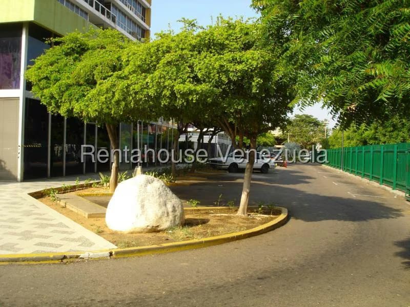 Comercial (Oficina) en Alquiler en Avenida Bella Vista, Zulia - 11