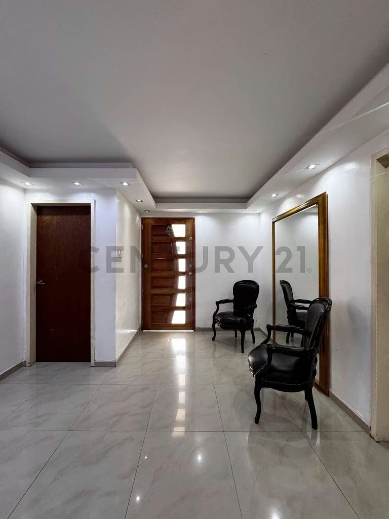 Venta de casa remodelada en Prados del Este - 2