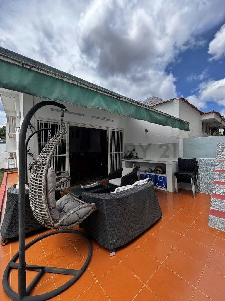 Venta de casa remodelada en Prados del Este - 18