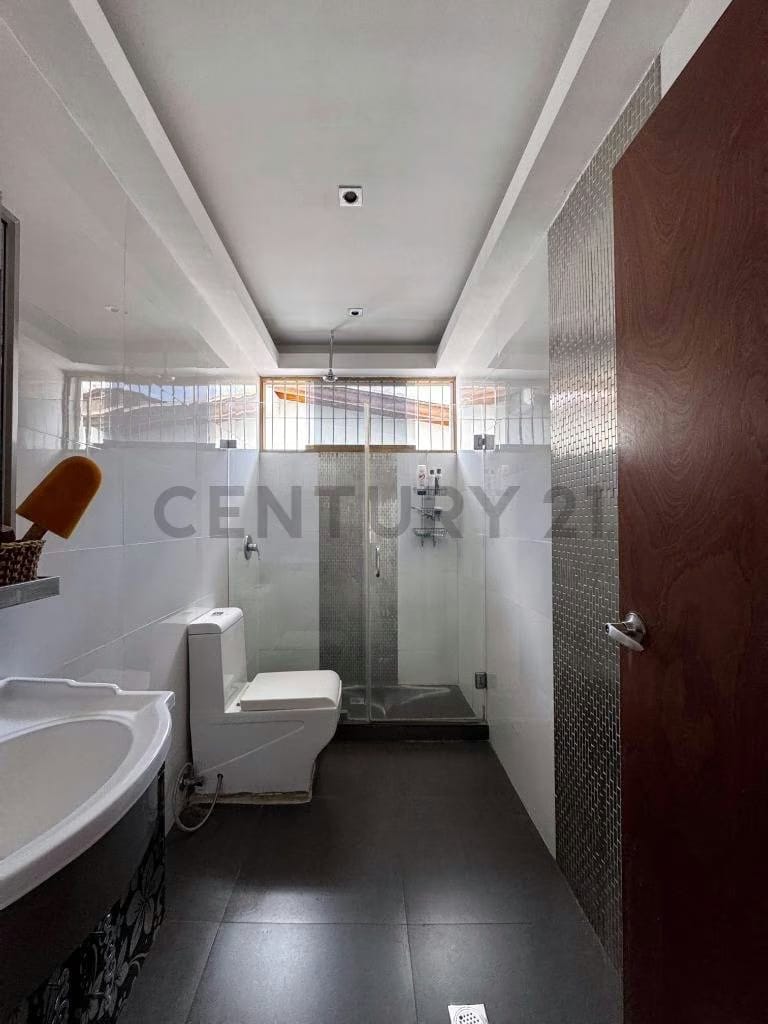 Venta de casa remodelada en Prados del Este - 20