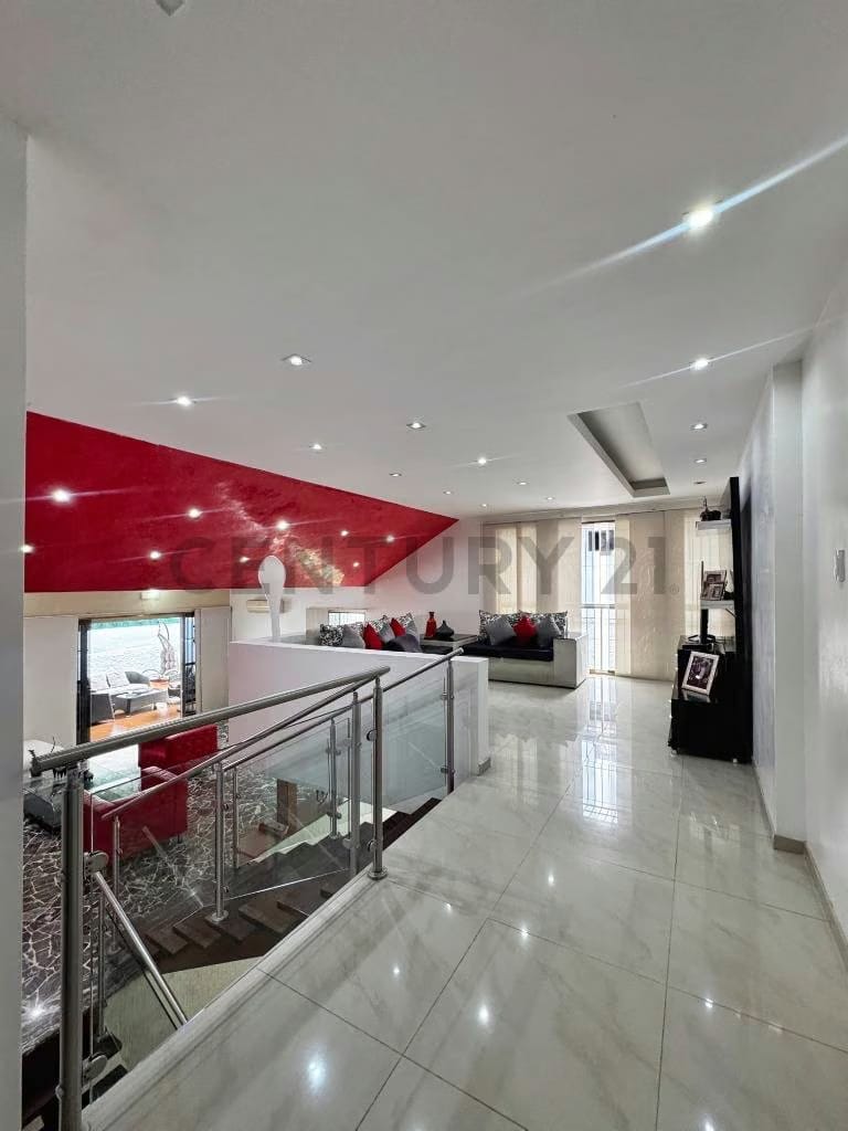 Venta de casa remodelada en Prados del Este - 3