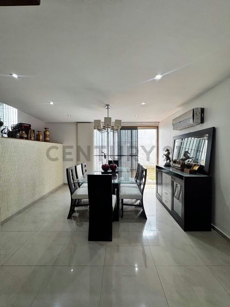 Venta de casa remodelada en Prados del Este - 21