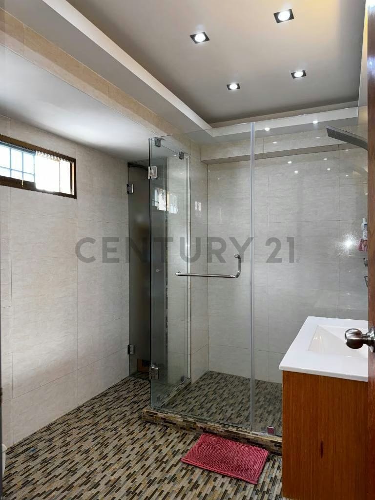 Venta de casa remodelada en Prados del Este - 23