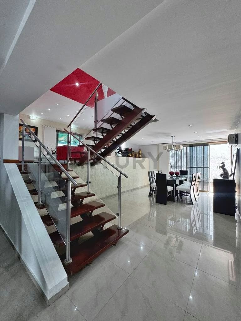 Venta de casa remodelada en Prados del Este - 10