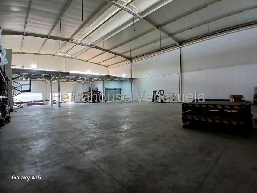 Comercial (Galpon - Deposito) en Venta en Zona Industrial 1, Lara - 12