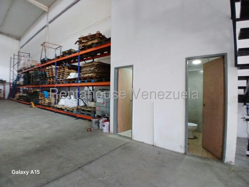 Comercial (Galpon - Deposito) en Venta en Zona Industrial 1, Lara - 18