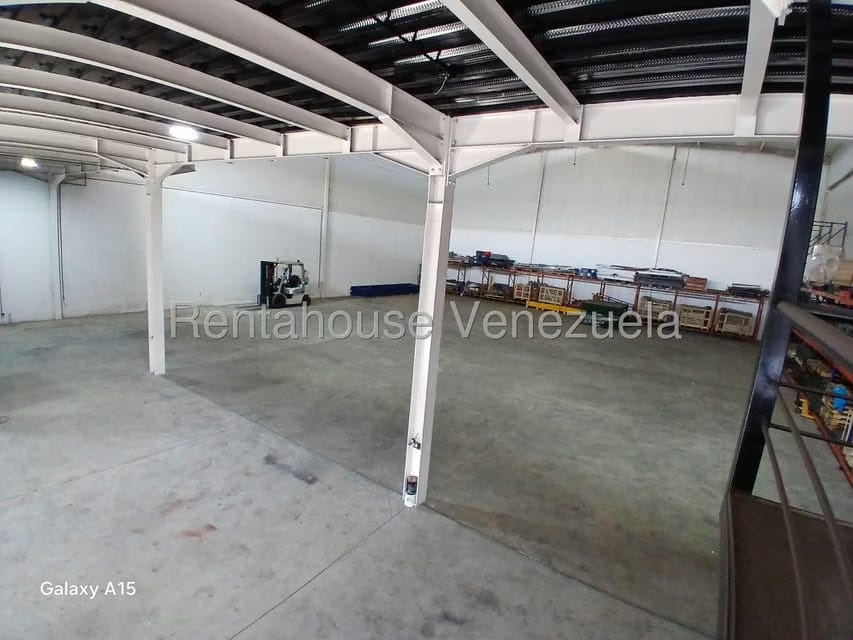 Comercial (Galpon - Deposito) en Venta en Zona Industrial 1, Lara - 23