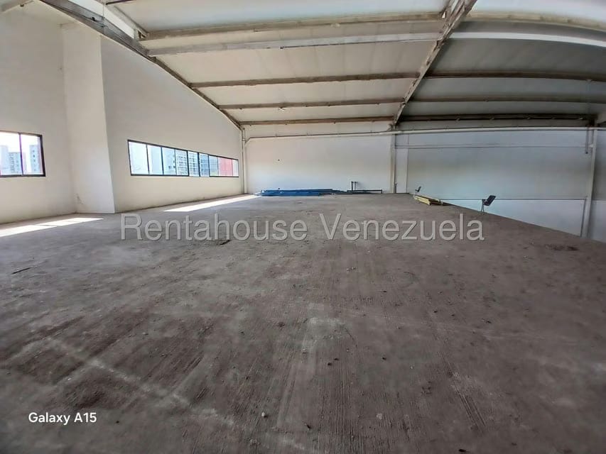 Comercial (Galpon - Deposito) en Venta en Zona Industrial 1, Lara - 25