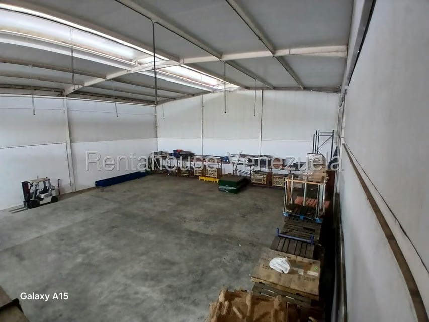 Comercial (Galpon - Deposito) en Venta en Zona Industrial 1, Lara - 27