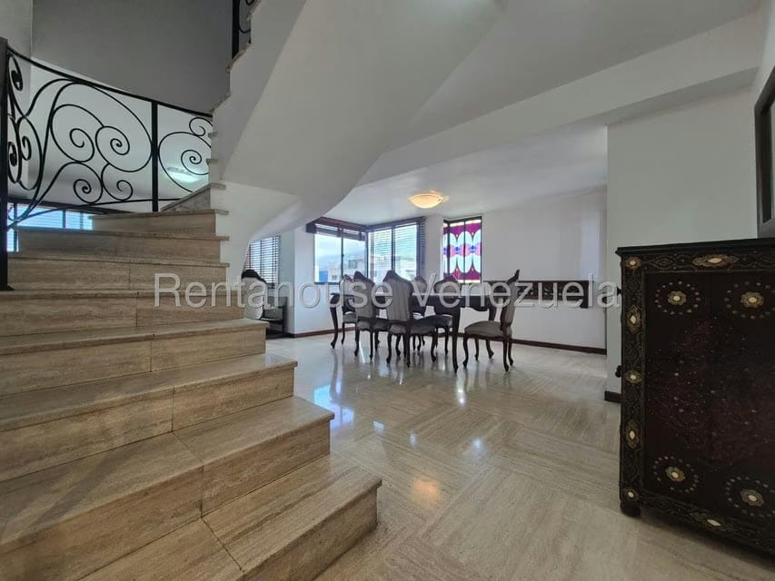 Apartamento (Duplex) en Alquiler en El Rosal, Distrito Metropolitano - 15