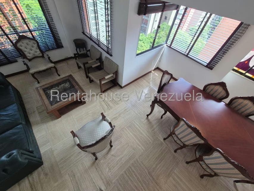 Apartamento (Duplex) en Alquiler en El Rosal, Distrito Metropolitano - 16