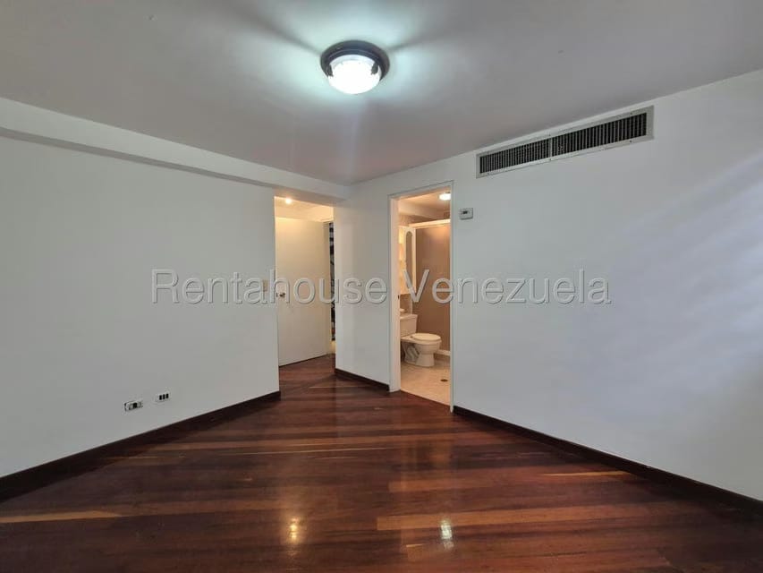 Apartamento (Duplex) en Alquiler en El Rosal, Distrito Metropolitano - 24