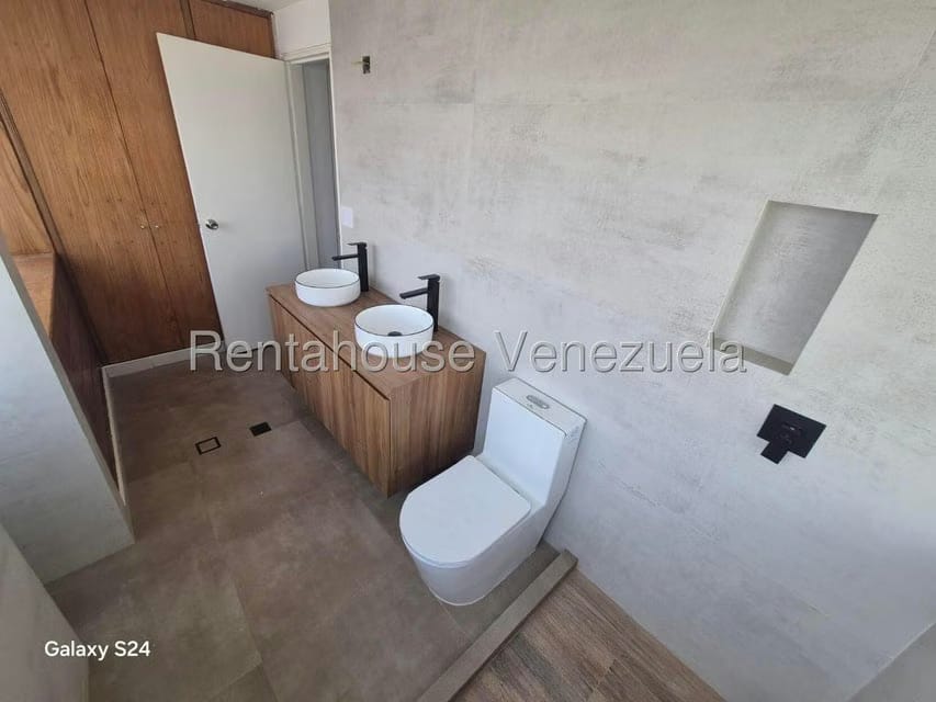Apartamento (Duplex) en Alquiler en El Rosal, Distrito Metropolitano - 26