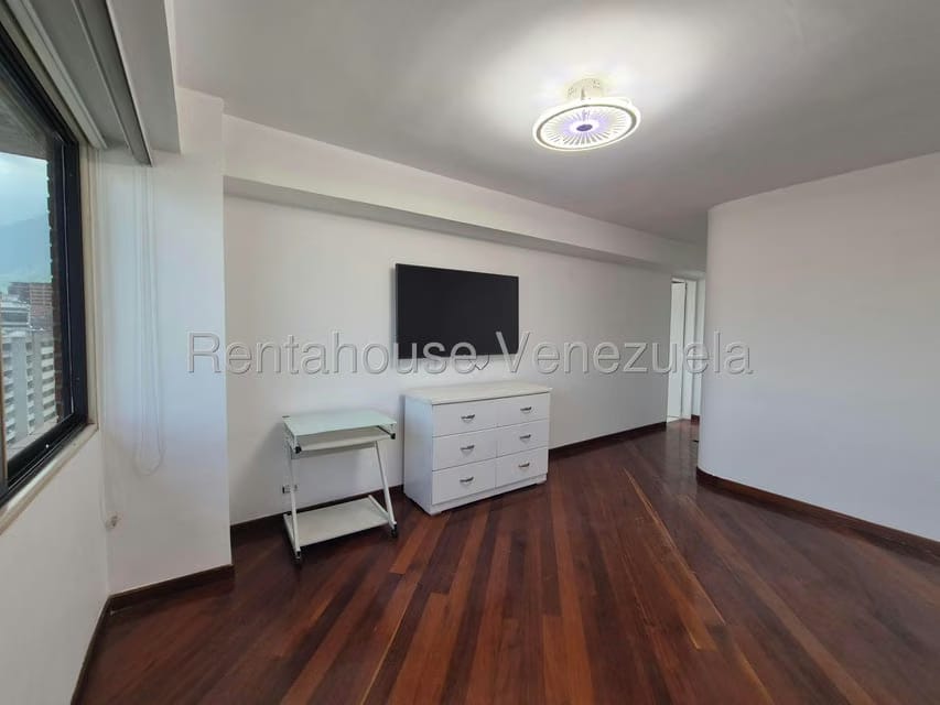 Apartamento (Duplex) en Alquiler en El Rosal, Distrito Metropolitano - 27