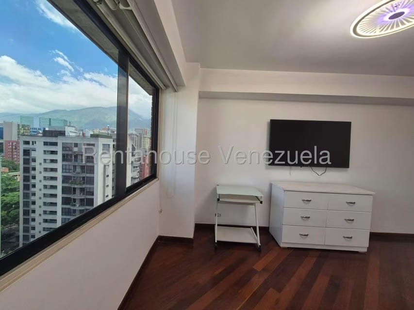 Apartamento (Duplex) en Alquiler en El Rosal, Distrito Metropolitano - 29
