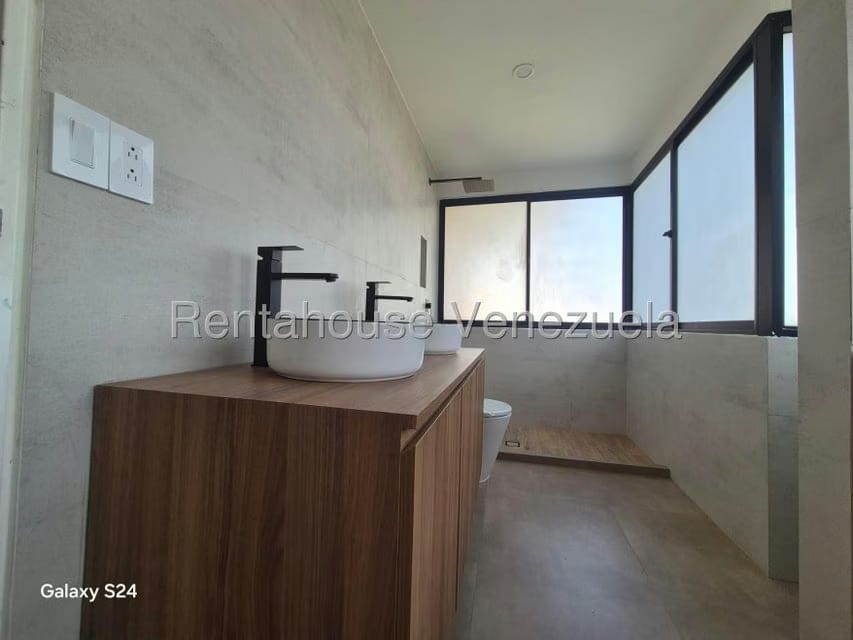 Apartamento (Duplex) en Alquiler en El Rosal, Distrito Metropolitano - 32