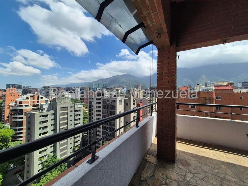 Apartamento (Duplex) en Alquiler en El Rosal, Distrito Metropolitano - 39