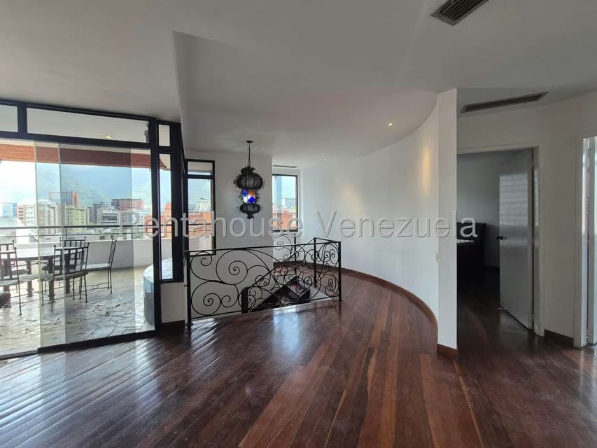 Apartamento (Duplex) en Alquiler en El Rosal, Distrito Metropolitano - 44