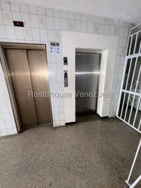 Apartamento (1 Nivel) en Venta en Caricuao, Distrito Metropolitano - 4