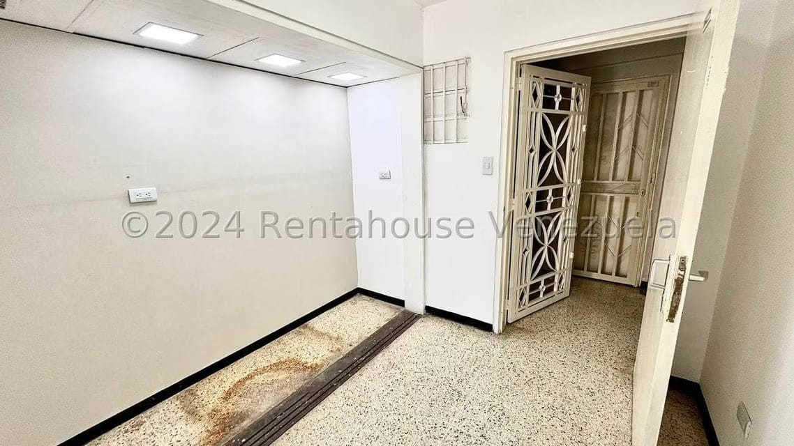 Comercial (Local Comercial) en Alquiler en Bello Monte, Distrito Metropolitano - 5