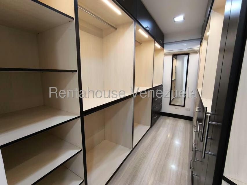 Apartamento (Duplex) en Venta en Lomas de La Lagunita, Distrito Metropolitano - 34