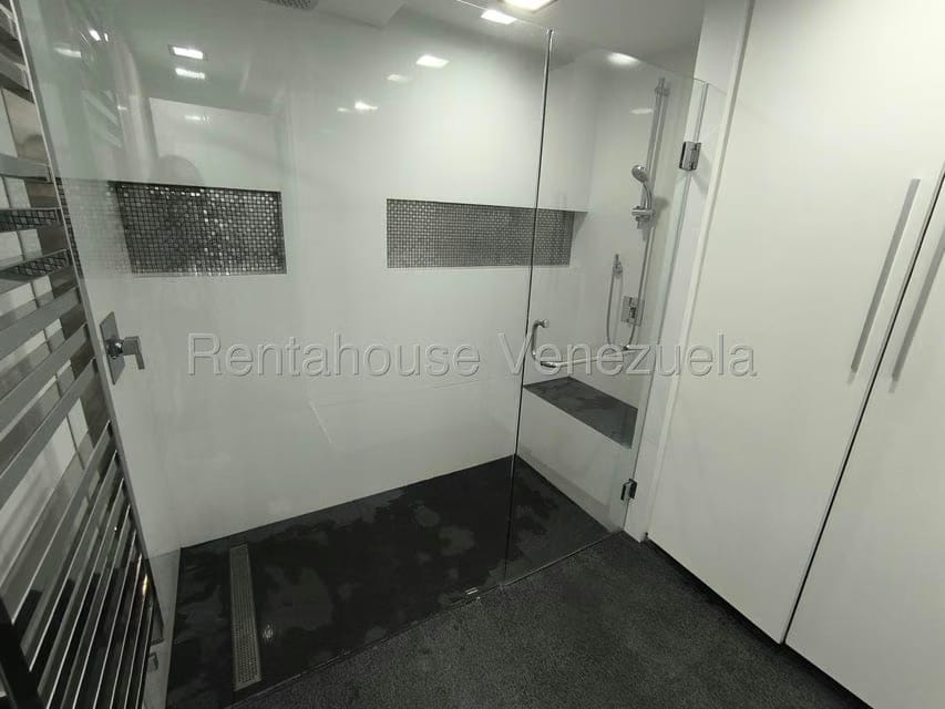 Apartamento (Duplex) en Venta en Lomas de La Lagunita, Distrito Metropolitano - 36